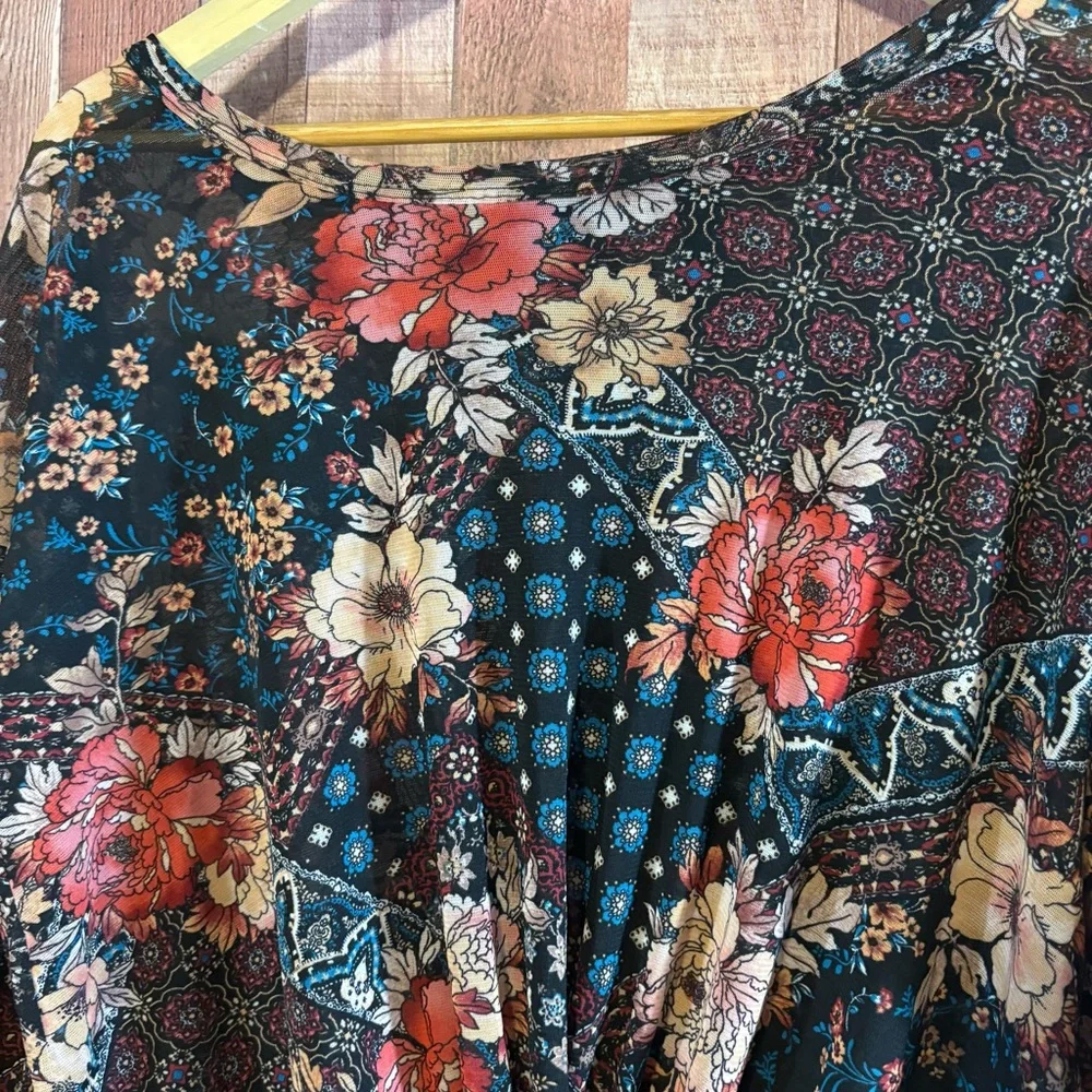 Daytrip Floral Mesh Top‎ Size Small